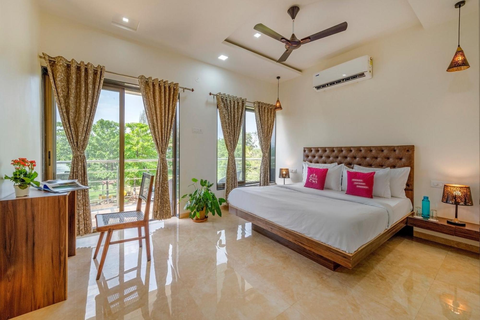 Saffronstays Lakeview Nivara - Farm Stay Villa With Private Pool Near Pune Exterior photo